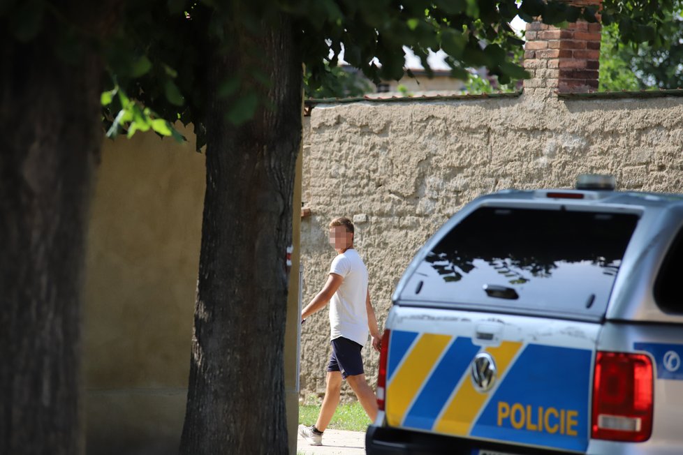 Policie pokračuje ve vyšetřování u domu Paurových.