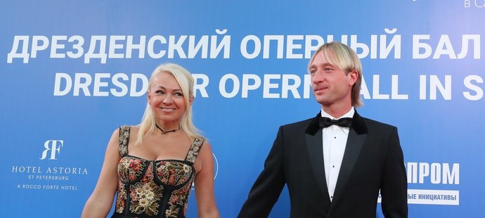 Slavný krasobruslař Jevgenij Pljuščenko a jeho manželka Jana se vyjádřili k masakru u Moskvy