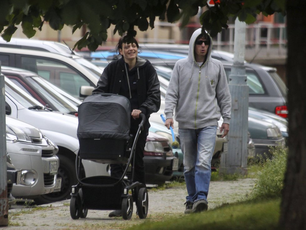 Před pár dny Stryková vyrazila se synem a přítelem na procházku.