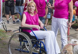 Herečka Jana Šulcová prodělala operaci kyčle a skončila na invalidním vozíku.