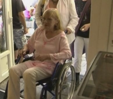 Na invalidním vozíku Jana Šulcová skončila po operaci kyčle, která ji příšerně bolela.
