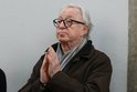 Před kamerou byl Jiří Lábus (75) několikrát ženatý, měl spoustu milenek a taky pár dětí. V reálném životě je však bezdětným svobodným mládencem. Před premiérou komedie Milion, kde hraje vdovce, prasklo, že je kmotrem dvojčat, která jsou dětmi jeho blízkých přátel. Před kamerou byl Jiří Lábus (75) několikrát ženatý, měl spoustu milenek a taky pár dětí. V reálném životě je však bezdětným svobodným mládencem. Před premiérou komedie Milion, kde hraje vdovce, prasklo, že je kmotrem dvojčat, která jsou dětmi jeho blízkých přátel.