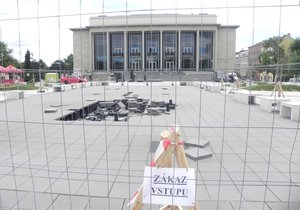 Rekonstrukce Janáčkova divadla potrvá kvůli komplikacím až do podzimu 2019. Náklady se tak vyšplhají k 600 milionům korun.