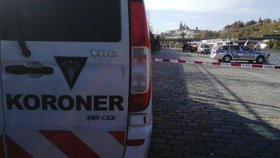Policisté uzavřeli Janáčkovo nábřeží kvůli nálezu těla ve Vltavě.