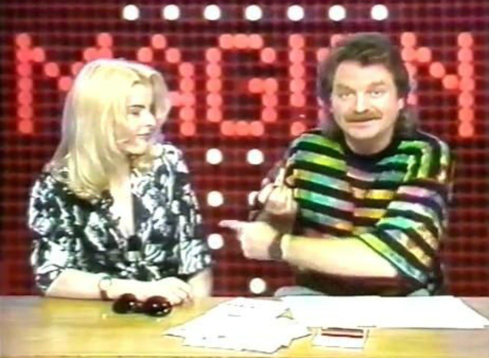 Michal zdědil televizní geny. Na snímku jeho otec Petr Jančařík v dětském pořadu Magion se zpěvačkou Ivetou Bartošovou.