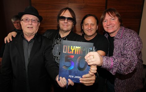 Petr Janda, Jiří Valenta, Milan Peroutka a Milan Broum jsou hrdi na knihu, která popisuje celých padesát let existence jejich kapely.