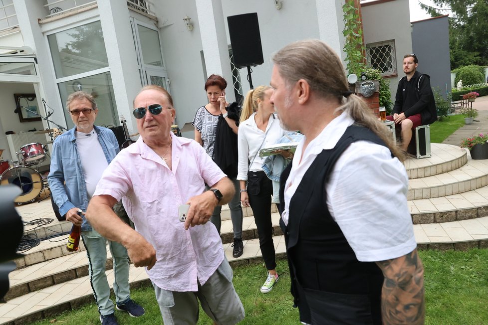 Tradiční letní party Petra Jandy se nesla ve znamení hesla „NARUBY“ - Petr Kolář.