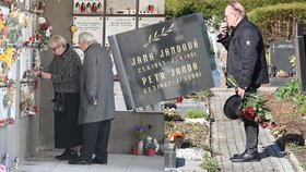 Petr Janda a Alois Švehlík: Pohřbu Náhlovského (†72) využili! Navštívili i další hroby