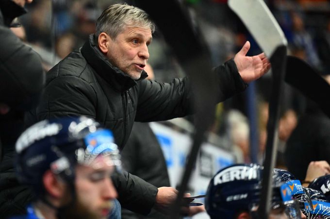 Jandač se v Pardubicích zlobil: Zvláštní režie v poslední třetině, do hokeje to nepatří Jandač se v Pardubicích zlobil: Zvláštní režie v poslední třetině, do hokeje to nepatří