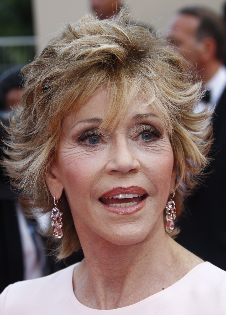 Hollywoodské krásce Jane Fonda by třiasedmdesát let asi nikdo nehádal. Její dokonalá postava všem přítomným v Cannes vyrazila dech.