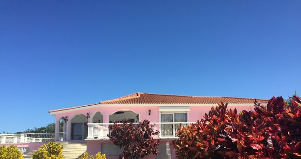 Jeden z Janečkových domů v Dominikánské republice, který je na prodej. Hodnota domu s čtyřmi ložnicemi se počítá v desítkách milionů korun.