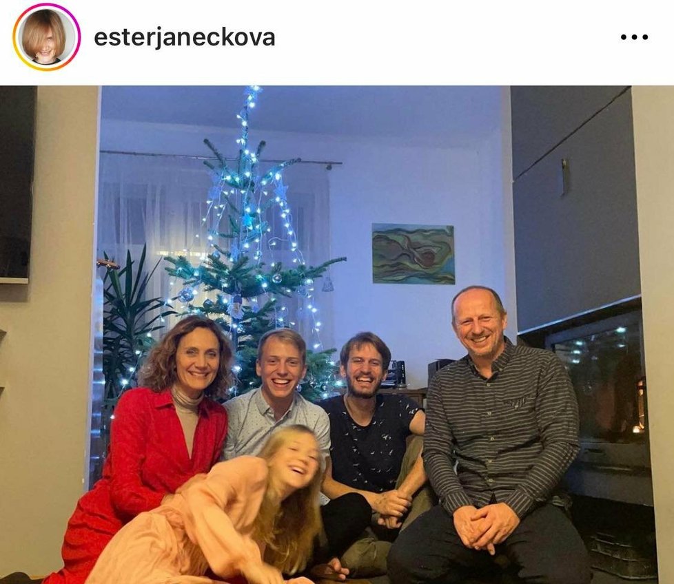 Ester Janečková s rodinou