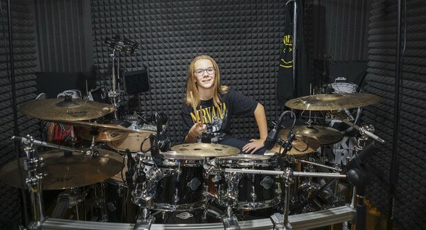 Janek Paška: Dvanáctiletý bubeník si zahrál s Chinaski