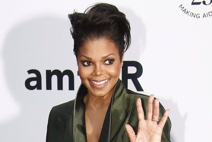 Janet Jackson čeká v 50 letech dítě: Které slavné ženy měly miminko ve vyšším věku?