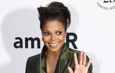 Janet Jackson čeká v 50 letech dítě: Které slavné ženy měly miminko ve vyšším věku?