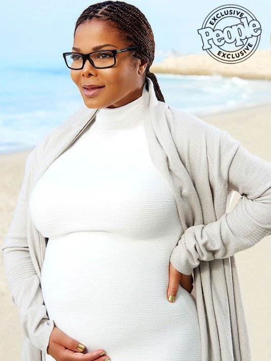 Janet Jackson potvrdila časopisu The People své těhotenství a nechala se při té příležitosti vyfotit.