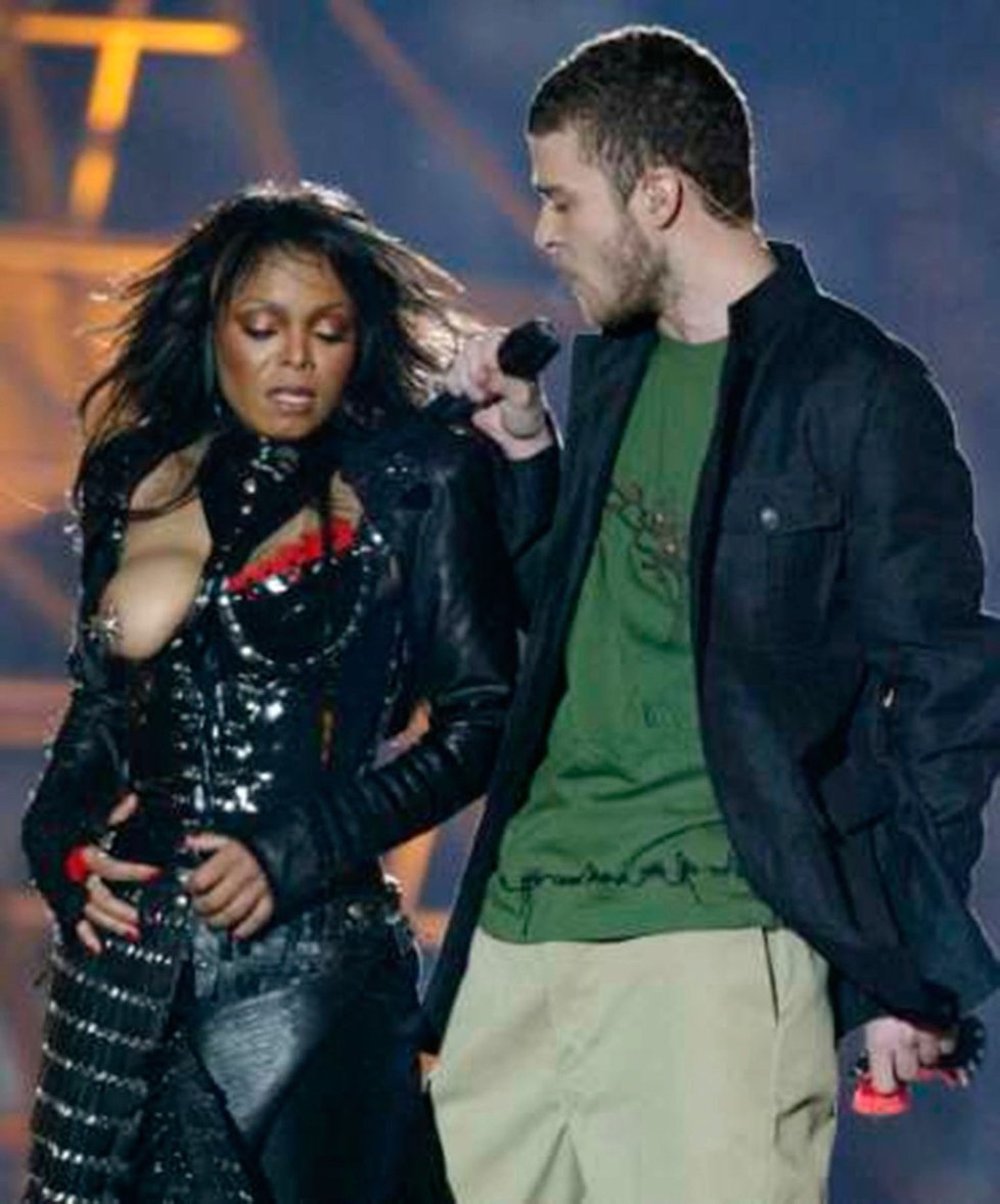 Janet Jackson vypadlo ňadro v roce 2004 - a její fanoušci na to dodnes vzpomínají