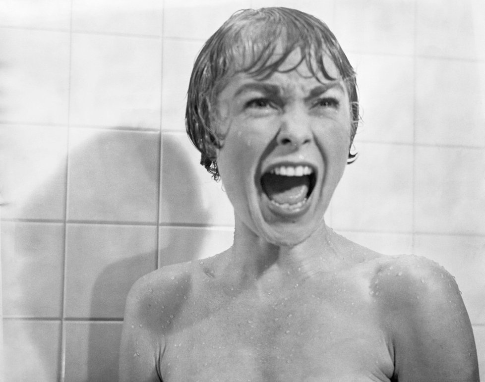 Ikonická scéna z Hitchcockova filmu Psycho s Janet Leigh