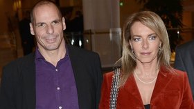 Řecký ministr financí Varufakis s manželkou Danae