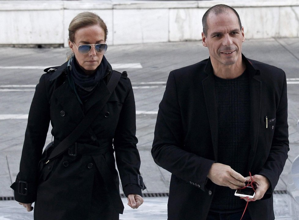 Předchozí řecký ministr financí Varufakis s manželkou Danae