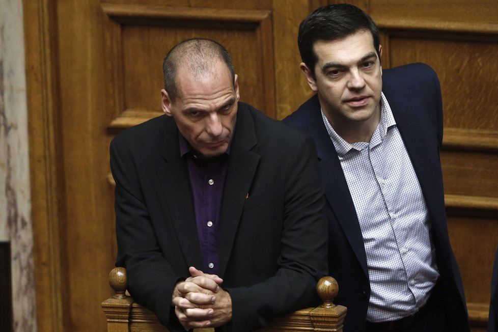 Řecký ministr financí Janis Varufakis spolu s premiérem Tsiprasem