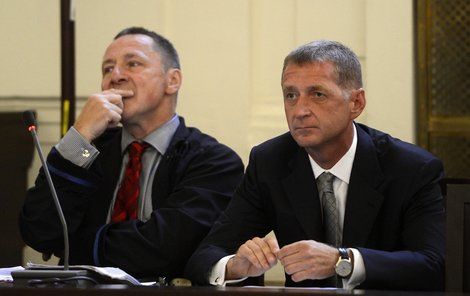 Kmotr Janoušek se svým právníkem Vítem Širokým.