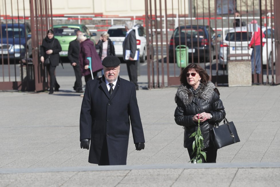 Poslední rozloučení s Aťkou Janouškovou.