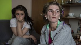 Vladimíra Hamplová (36) s dcerou Veronikou (18) musí na sídlišti žít