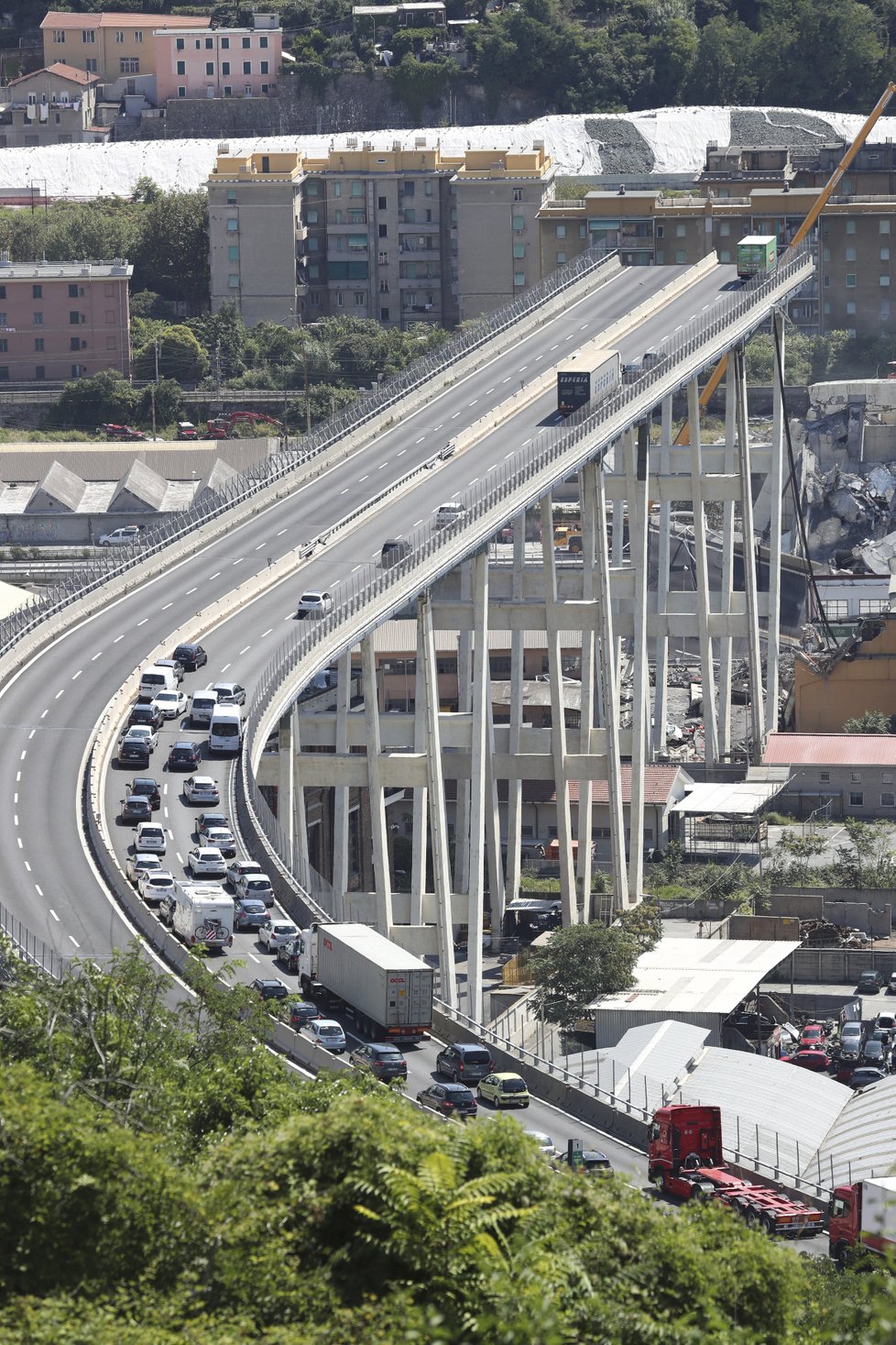 Pád Morandiho mostu je podle odborníků jen začátek, v ohrožení jsou miliony staveb.