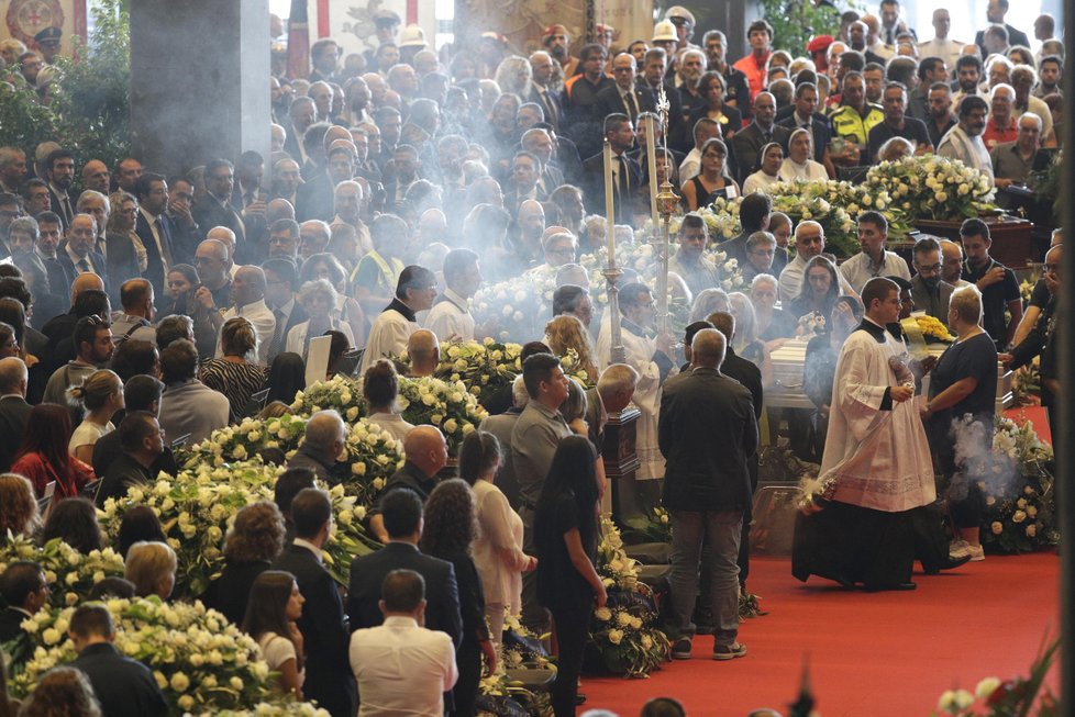 Státní pohřeb 18 obětí pádu mostu u Janova (18.08.2018).