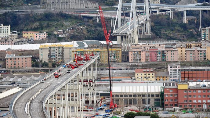 Příprava na demolici janovského mostu