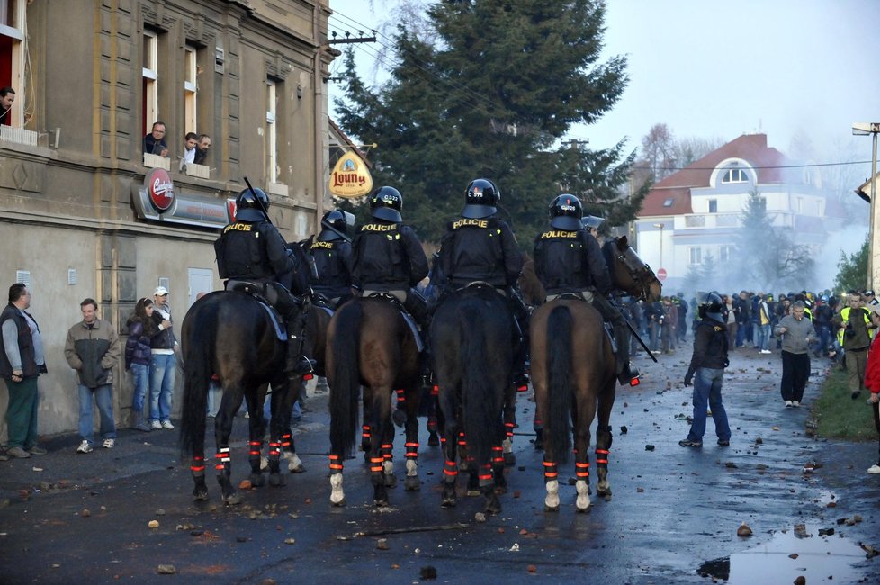 Protesty extremistů na litvínovském sídlišti Janov v roce 2008