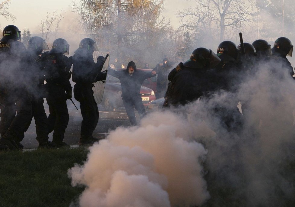 Protesty extremistů na litvínovském sídlišti Janov v roce 2008