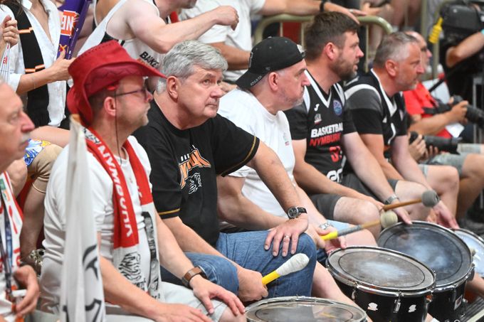 Boss Jansta se s Nymburkem loučí v kotli, buben si půjčil: Řval jsem jako přerostlý kluk Boss Jansta se s Nymburkem loučí v kotli, buben si půjčil: Řval jsem jako přerostlý kluk