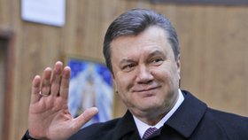 Viktor Janukovyč pláchl za Putinovy pomoci do Ruska.
