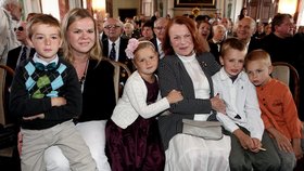 Iva Janžurová se svými vnoučaty a dcerou