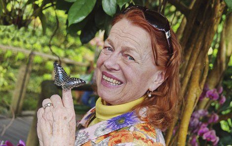 V dobré formě v týdnu dorazila na výstavu motýlů do Botanické zahrady.