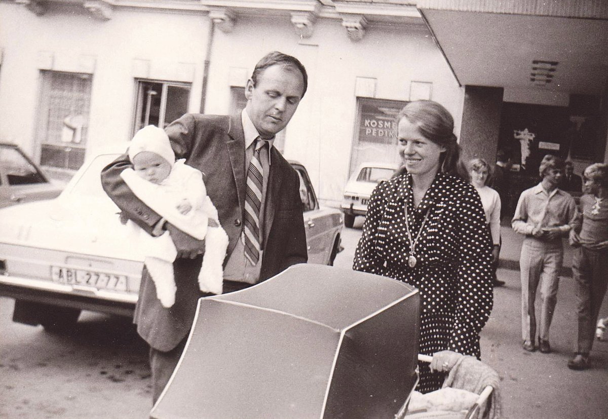 1972: Ve Varech s životním partnerem Stanislavem Remundou a jejich dcerou Sabinou.