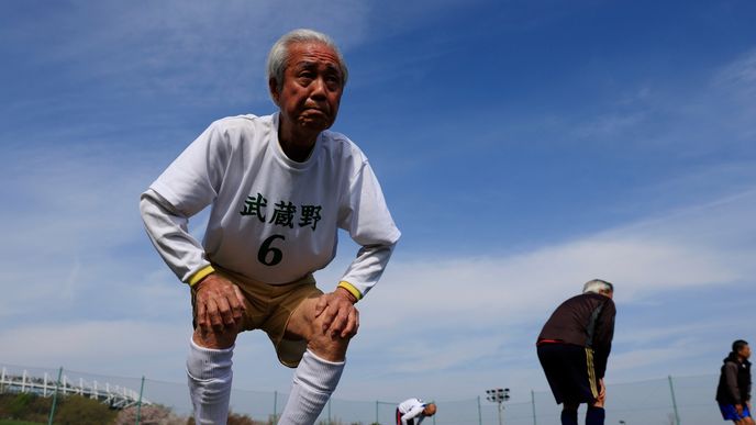 „Díky zdravému životnímu stylu a výborné zdravotní péči se Japonci dožívají vysokého věku v poměrně dobrém zdraví,“ říká demograf Sobotka.