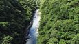 Hluboké údolí řeky Ona na východě ostrova Jakušima