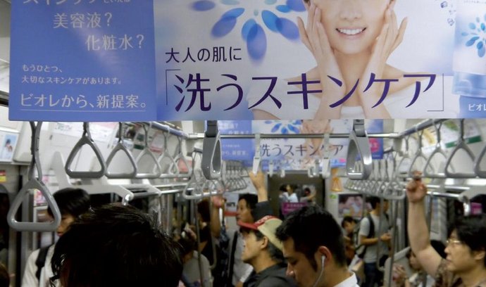 Japonská reklamní klasika
se vrátila – krása, zdraví
a sexappeal jsou nejčastěji
komunikovanými poselstvími