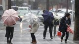 Do Česka míří vichřice: Přijde v noci a přinese sníh i bouřky