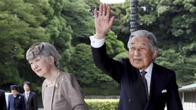 Bývalý japonský císař Akihito s manželkou, císařovnou Mičiko.