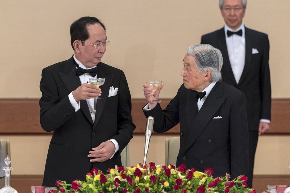 Japonský císař Akihito s vietnamským prezidentem Trần Đại Quangem.