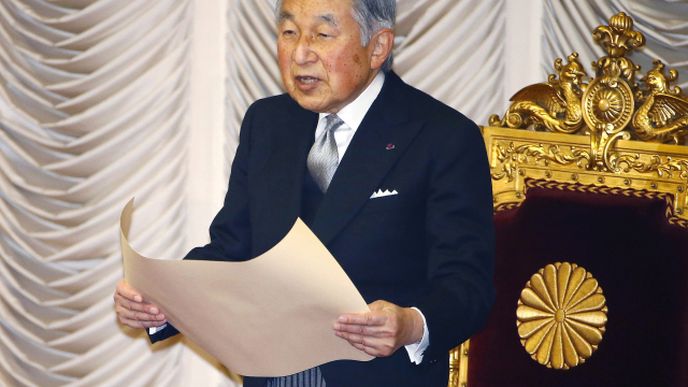 Japonský císař Akihito dnes přibývající zdravotní potíže. V předtočeném projevu k národu sdělil, že má obavy, zda bude vzhledem k věku schopen dostát plně svým povinnostem. 