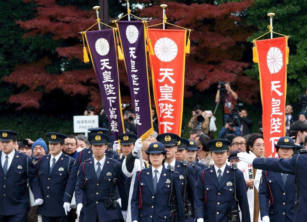 Japonskému císaři přišly k narozeninám popřát desítky tisíc lidí, vladař příští rok odstoupí (23.12.2018)