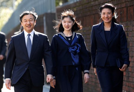 Japonský nový císař Naruhito s manželkou Masako a dcerou Aiko