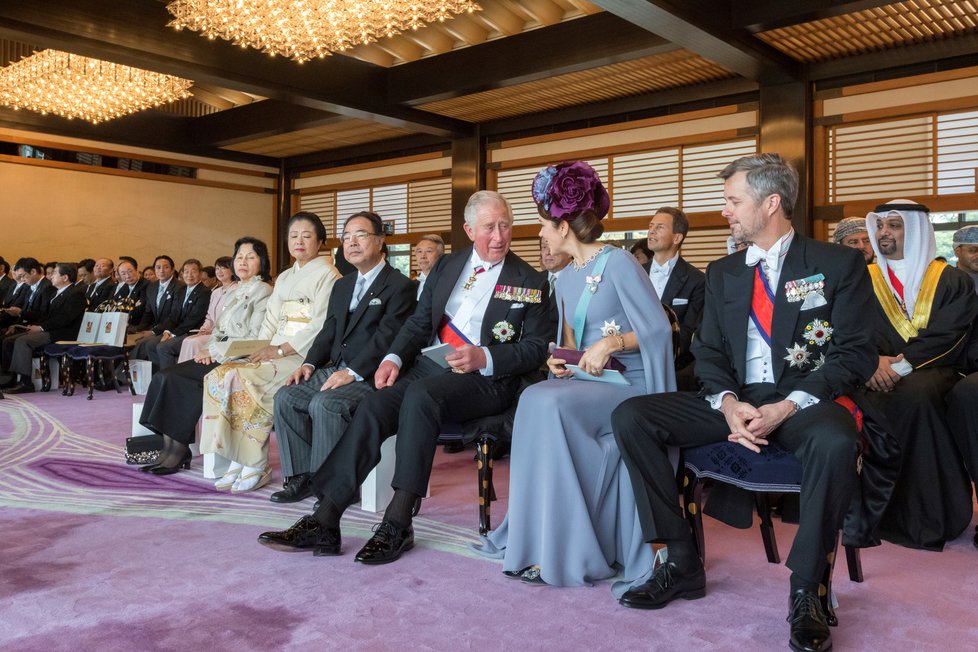 Na intronizaci japonského císaře Naruhita se sjeli hodnostáři z celého světa, na snímku, princ Charles, dánský korunní princ Frederik s manželkou, korunní princeznou Mary, (22.10.2019).
