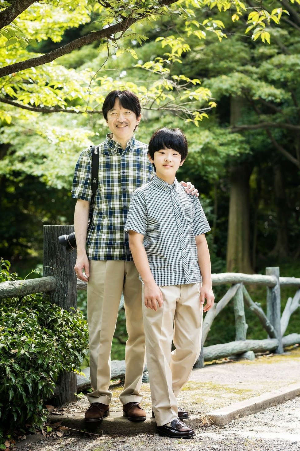 Princ Akišino je první v řadě na bratrův trůn, druhý jeho syn Hisahito.