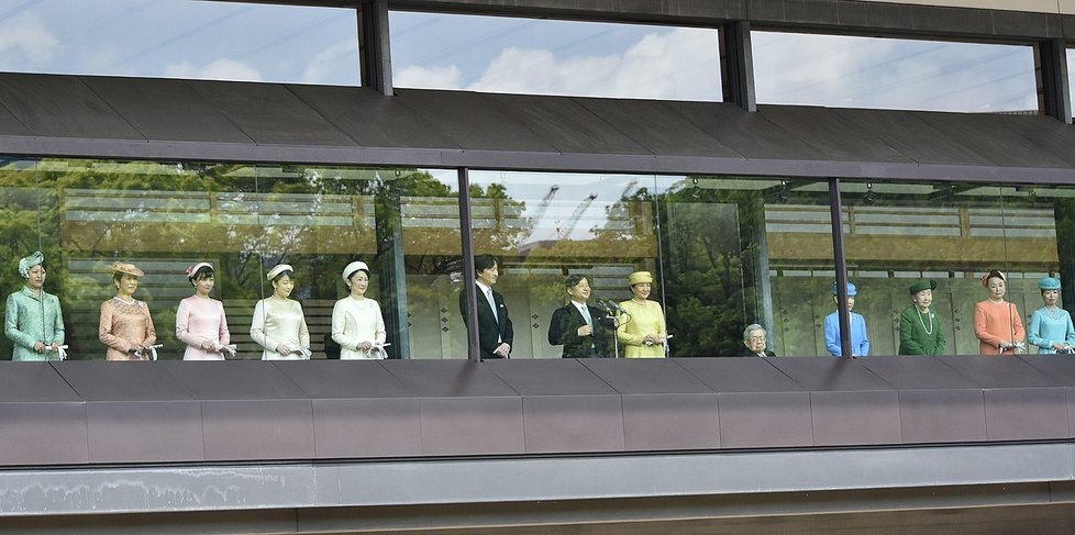 Císařská rodina se celá ukázala při korunovaci Naruhita roku 2019.